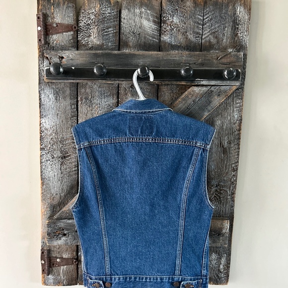 Men's Vintage Levi's Medium Wash Blue Denim Jean Vest - Size Small - Picture 2 of 3